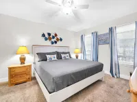 3 Blks to Beach, Close to Shopping! Screened Porch! 1 King/2 Twins/Sofa Sleeper!