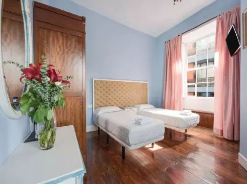 Central La Laguna Retreat