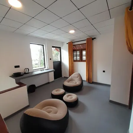 Hiri Dudes Villa
