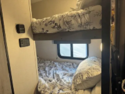 Cozy 2-bedroom RV in amazing Pipestem with AC, WiFi and Heat Smart TV Hotels in Bluestone River