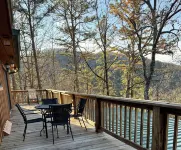 Tara's Treehouse: Another Day in Paradise - Views of the Mountain & Lake Burton