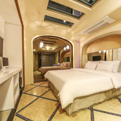 The Ace Hotel Hotels near مي بياتشي