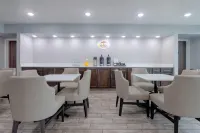 Super 8 by Wyndham Fort Worth Entertainment District - sarapan