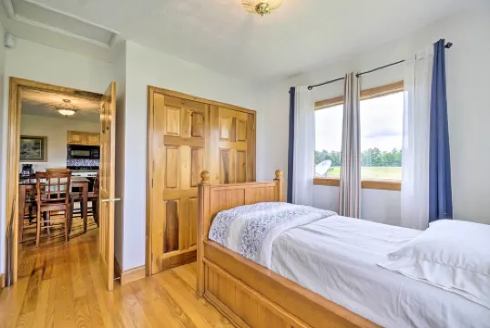 McArthur Cabin Peaceful Getaway on Farm!