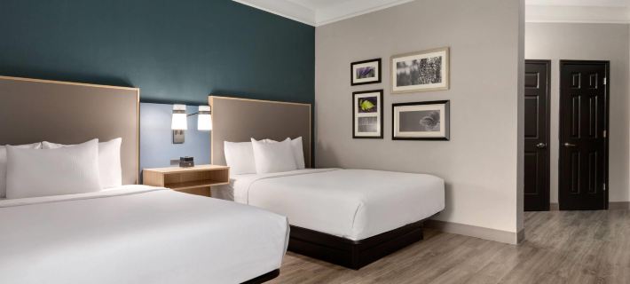 La Quinta Inn & Suites by Wyndham Dallas Arlington South Hotels in Arlington
