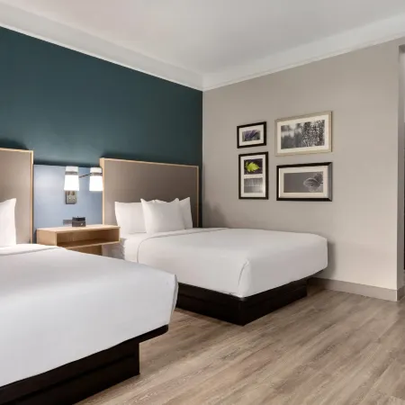 La Quinta Inn & Suites by Wyndham Dallas Arlington South