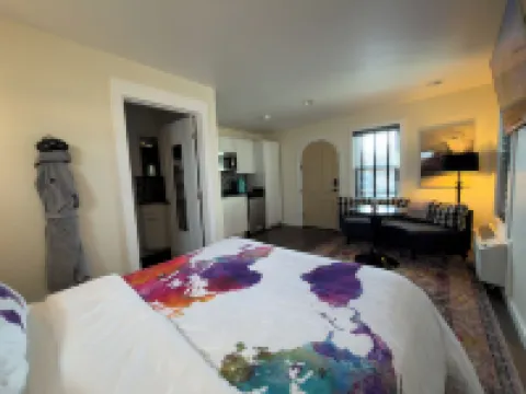 EO Bungalows – Adults Only