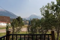 Rocky Mountain Ski Lodge - Mountain view