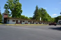 The Village Motel - parking