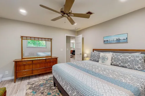 Updated House With Enclosed Yard, Patio, Central AC, & Washer/dryer - balcony