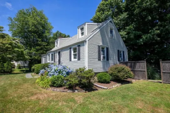Family Cottage with 4 King Beds