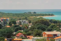 El Combate Oceanview Condos - 2-Star