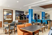 尤金市中心 - 大學智選假日套房飯店 - 早餐