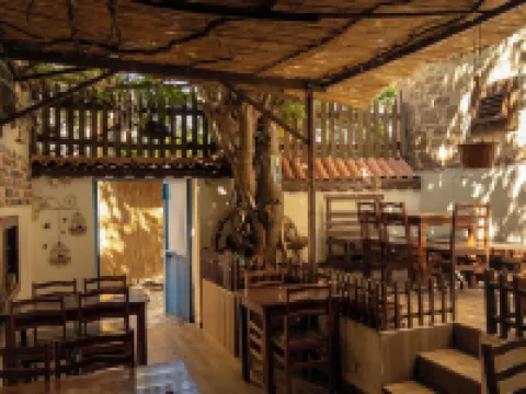 Tarihi Rum Konağı Antikhan Hotels in Ayvalik