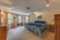 Cloudcroft Mtn Home w/ Patio, Walk to Golf Course! -  Privatzimmer
