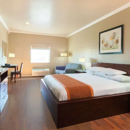 Super 8 by Wyndham Groesbeck