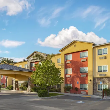 Best Western Plus Wasco Inn Suites