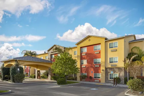Best Western Plus Wasco Inn  Suites