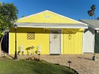 Comfy & Inviting Poolside Casita Near Bike Path Hotels in Reseda