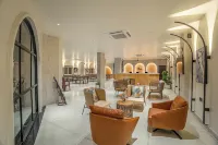 Aura Inn & Suites
