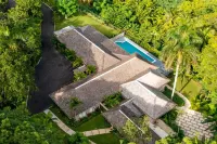 Secluded 3BR Garden Villa Pool Ocean Views Hotel di 
