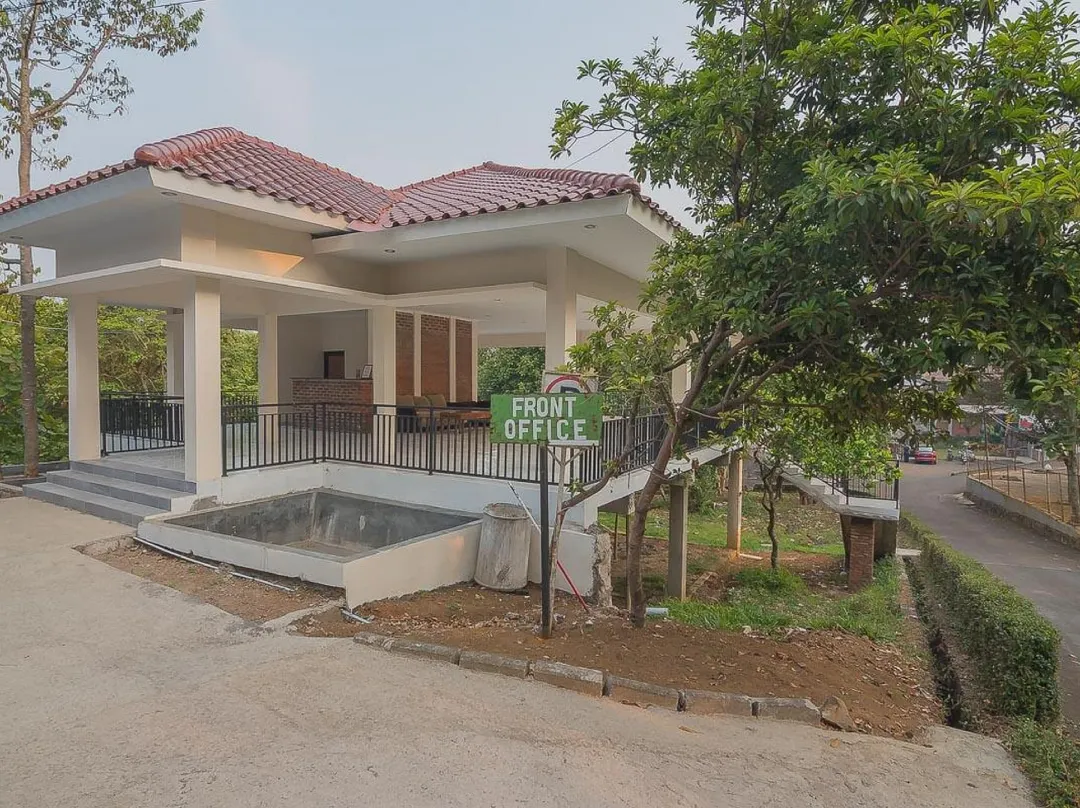 Reddoorz Plus @ Lodaya Gunung Geulis Puncak - Bogor