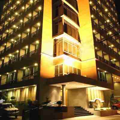 Herald Suites Solana Hotel Exterior