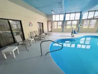 Wyndham Garden Salina Conference Center - piscina
