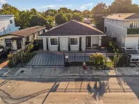 Villa Sunset by Glam Homes Hotels in Hialeah