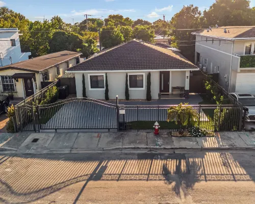 Villa Sunset by Glam Homes Hotels in Hialeah