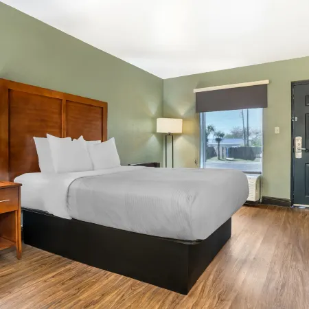 Quality Inn & Suites Near Panama City Beach