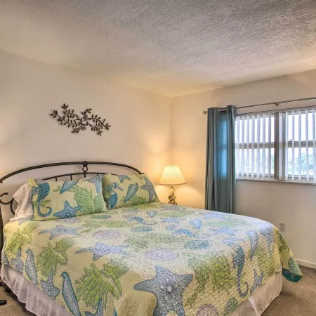 Sunny Cocoa Beach Condo w/ Balcony & Pool Access
