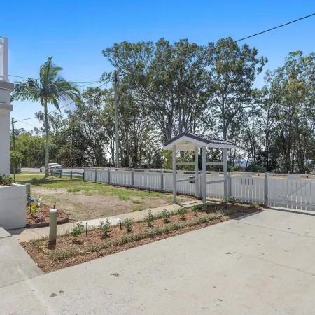 Metawisebnb Waterfront 3BR Coastal Escape