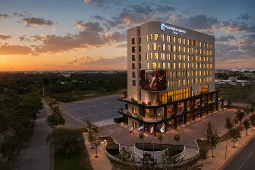 Holiday Inn Express & Suites MONTERREY SENDERO by IHG - 3-Star
