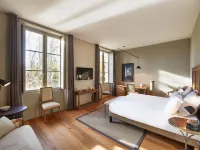 Domaine de Fontenille Hotels in Lauris
