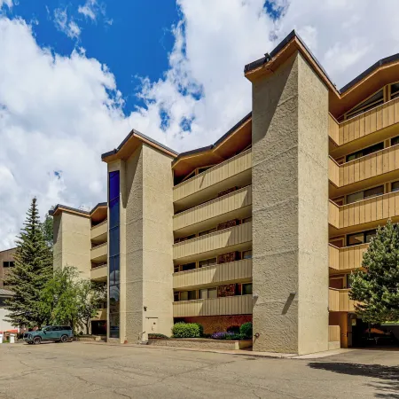 Updated Condo Walk to Vail Village and Ski Shuttle!