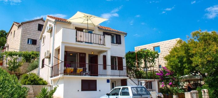 Apartment Jela Hotels in Postire