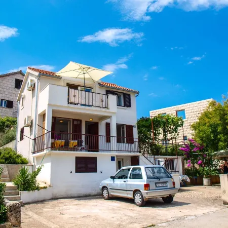 Apartment Jela Hotels in Postire