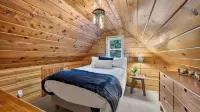 Ute Cabin by Avantstay Vintage Cabin + BBQ Deck Ski Donner Summit + Lake + Truckee - Kitchens