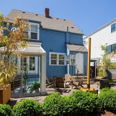 Bella Azul - Charming Home Minutes From Campus 3 Bedroom Home