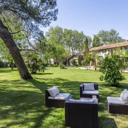 Domaine de Rhodes - 5 Chambres et 7 Locations de Vacances