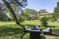 Domaine de Rhodes - 5 Chambres et 7 Locations de Vacances - Bed and breakfasts