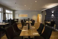 West End Hotel - parking