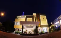 Lembasung Boutique Syariah Hotel - bars
