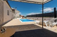 House Mirakul Near Krka With Private Pool - Kolam Renang