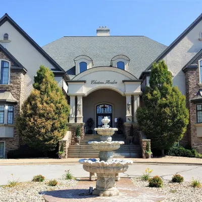 Chateau Avalon Hotels near Kansas Speedway