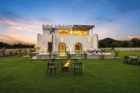 ELIVAAS Belvedere 4BHK Villa with Pool - Biệt thự