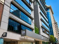 LM Hotel Отели рядом с достопримечательностью «Национальный центр спорта высших достижений»