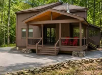 Stylish Pocono Cabin • Fire Pit • Sleeps 8 - Gym