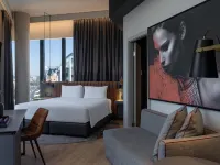 Radisson Red Johannesburg, Rosebank Hotels near Everard Read Gallery